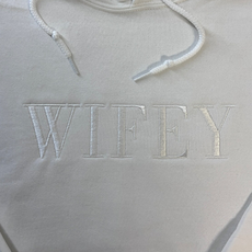 HUBBY / WIFEY / BRIDE | Personalisierte Kleidung