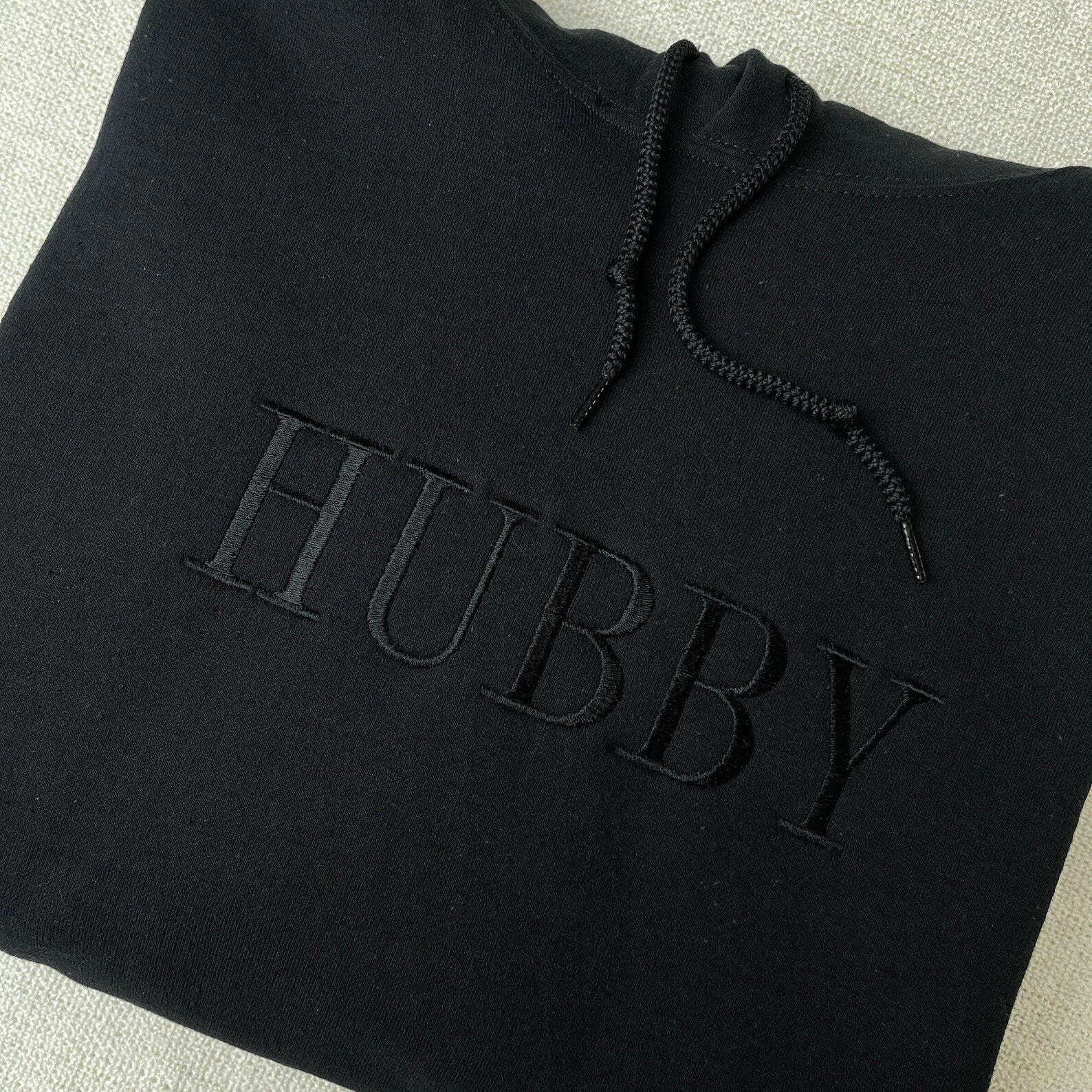 HUBBY / WIFEY / BRIDE | Personalisierte Kleidung
